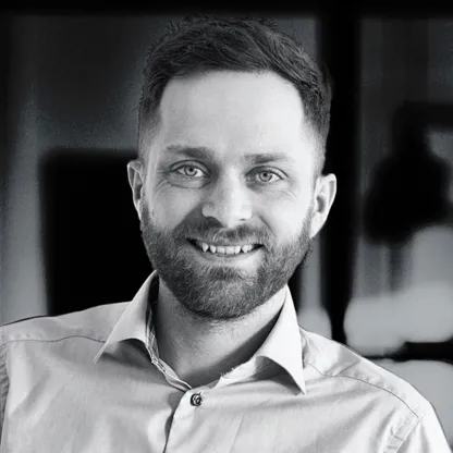 Portrætbillede af Adjunkt Daniel Vikaer Jeppesen der underviser på Erhvervsakademi Aarhus i faget Administration af boligudlejningsejendomme